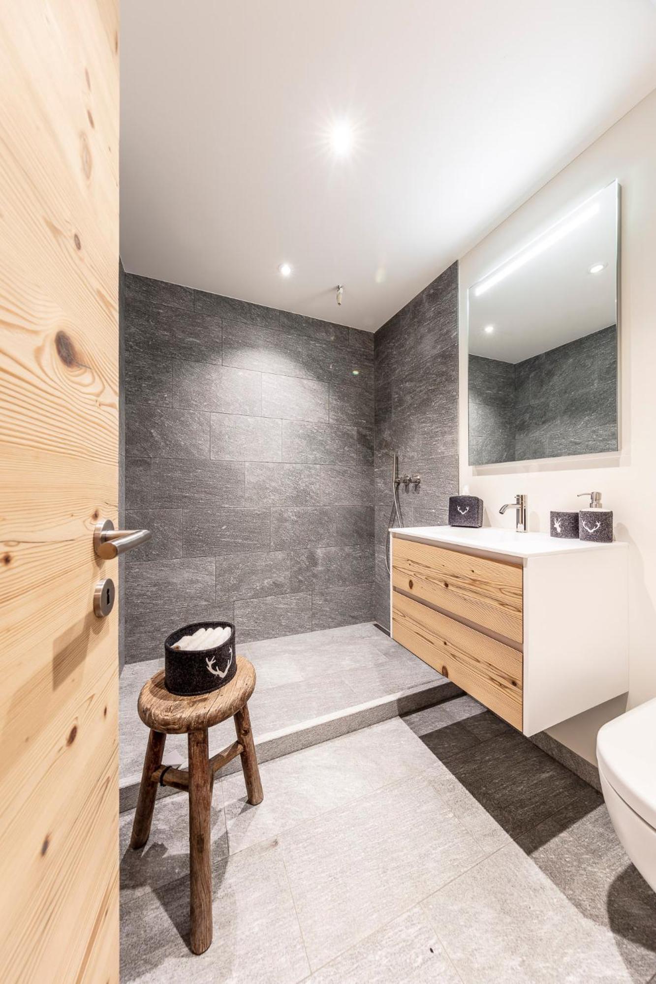 Unique Alpic Style Apartment In The Heart Of Davos Ngoại thất bức ảnh